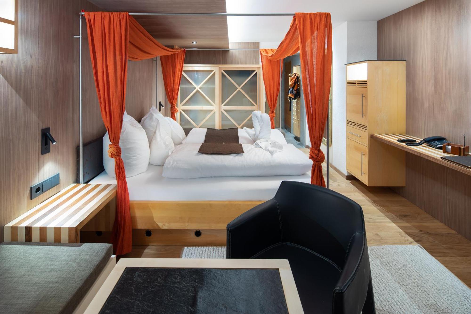Hotel Goldener Adler - Im Sommer Silvretta Card Premium Inkludiert Ischgl Exteriör bild
