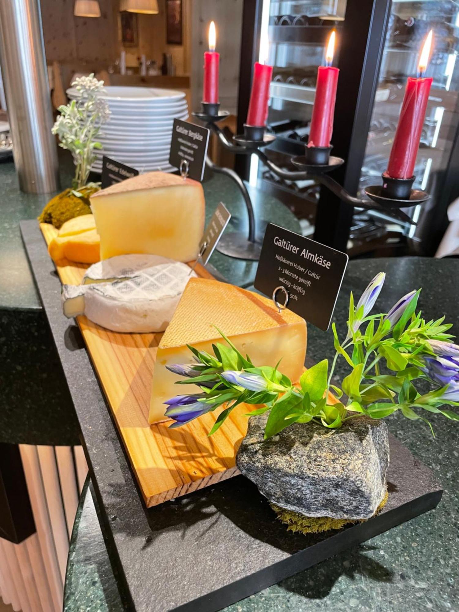 Hotel Goldener Adler - Im Sommer Silvretta Card Premium Inkludiert Ischgl Exteriör bild