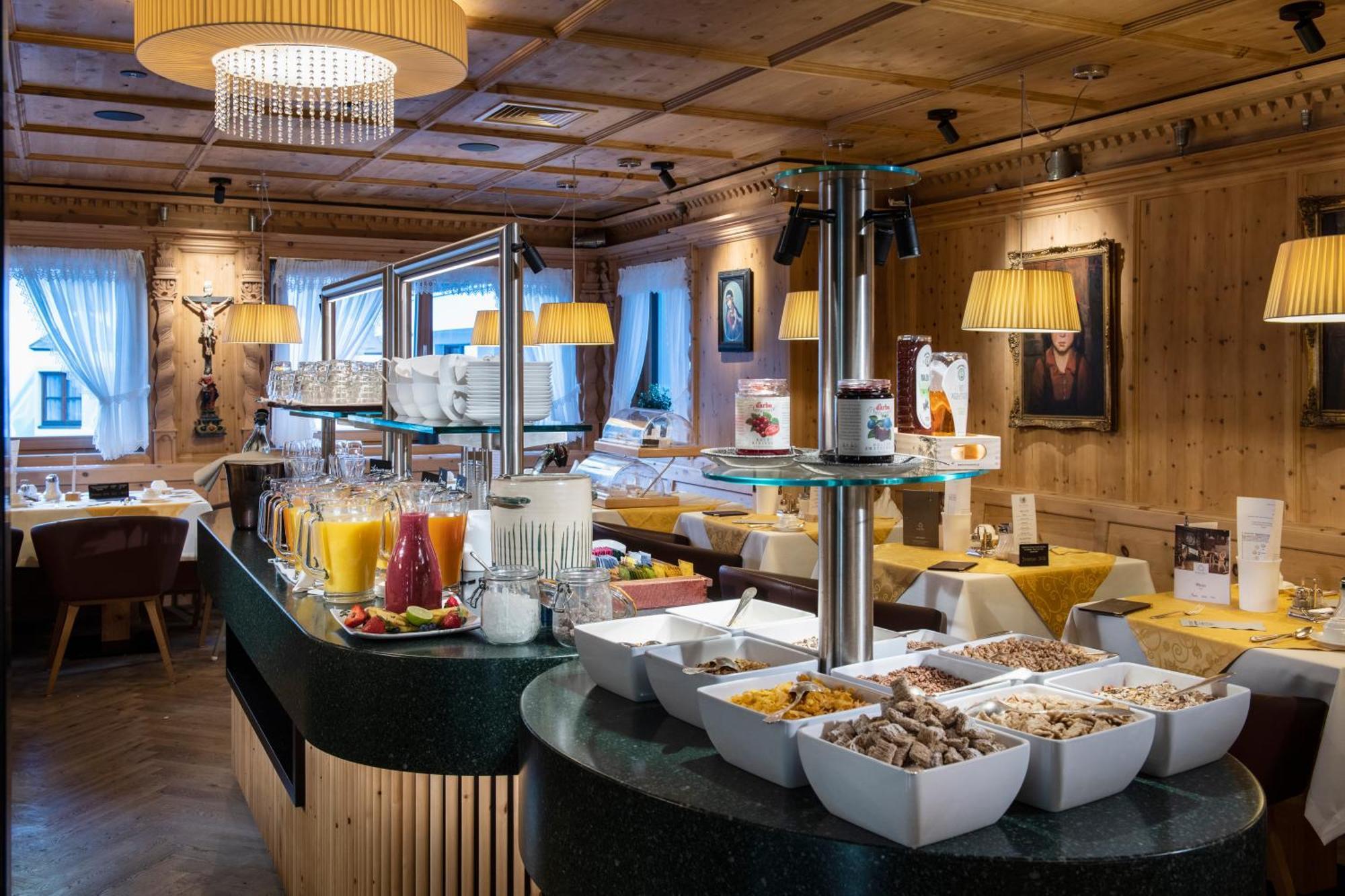 Hotel Goldener Adler - Im Sommer Silvretta Card Premium Inkludiert Ischgl Exteriör bild