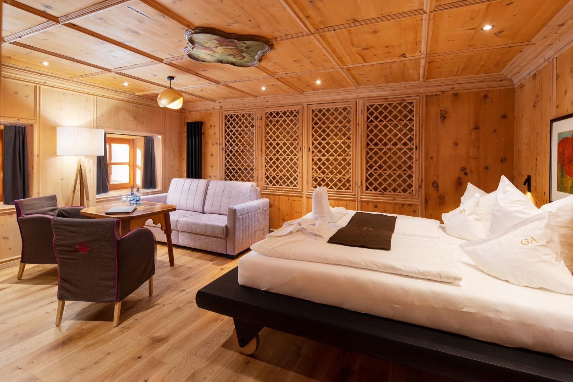 Hotel Goldener Adler - Im Sommer Silvretta Card Premium Inkludiert Ischgl Exteriör bild