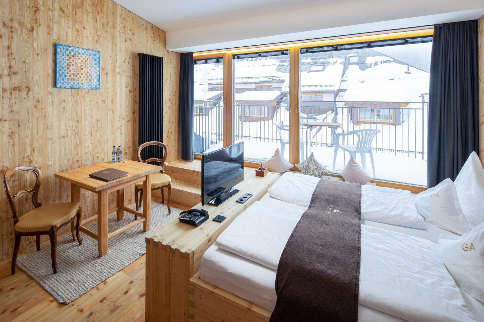 Hotel Goldener Adler - Im Sommer Silvretta Card Premium Inkludiert Ischgl Exteriör bild