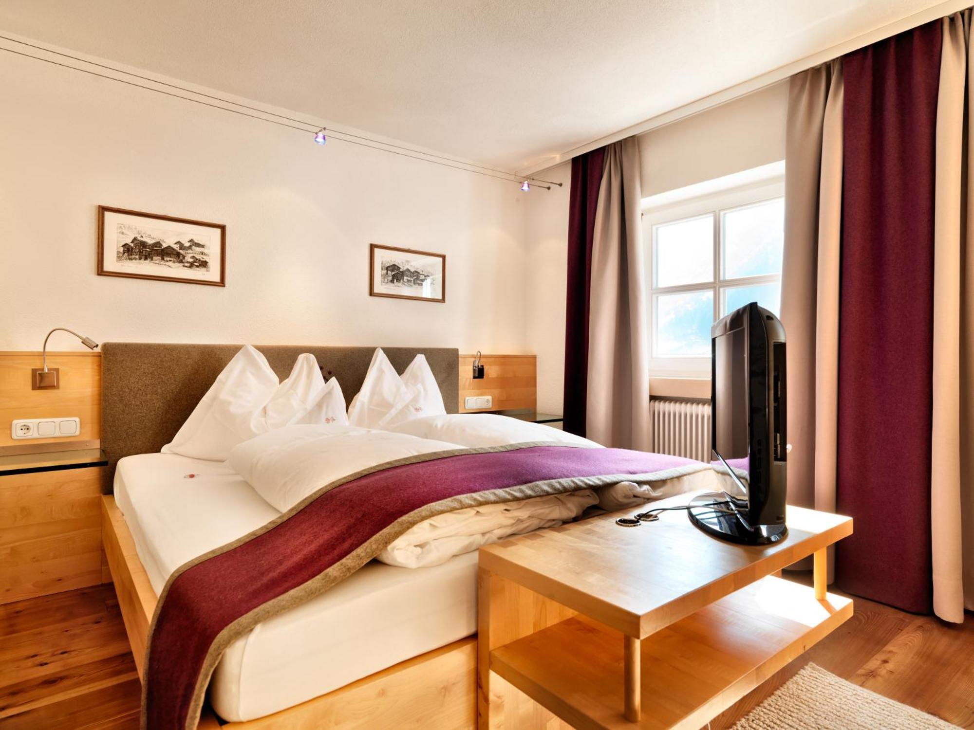 Hotel Goldener Adler - Im Sommer Silvretta Card Premium Inkludiert Ischgl Exteriör bild