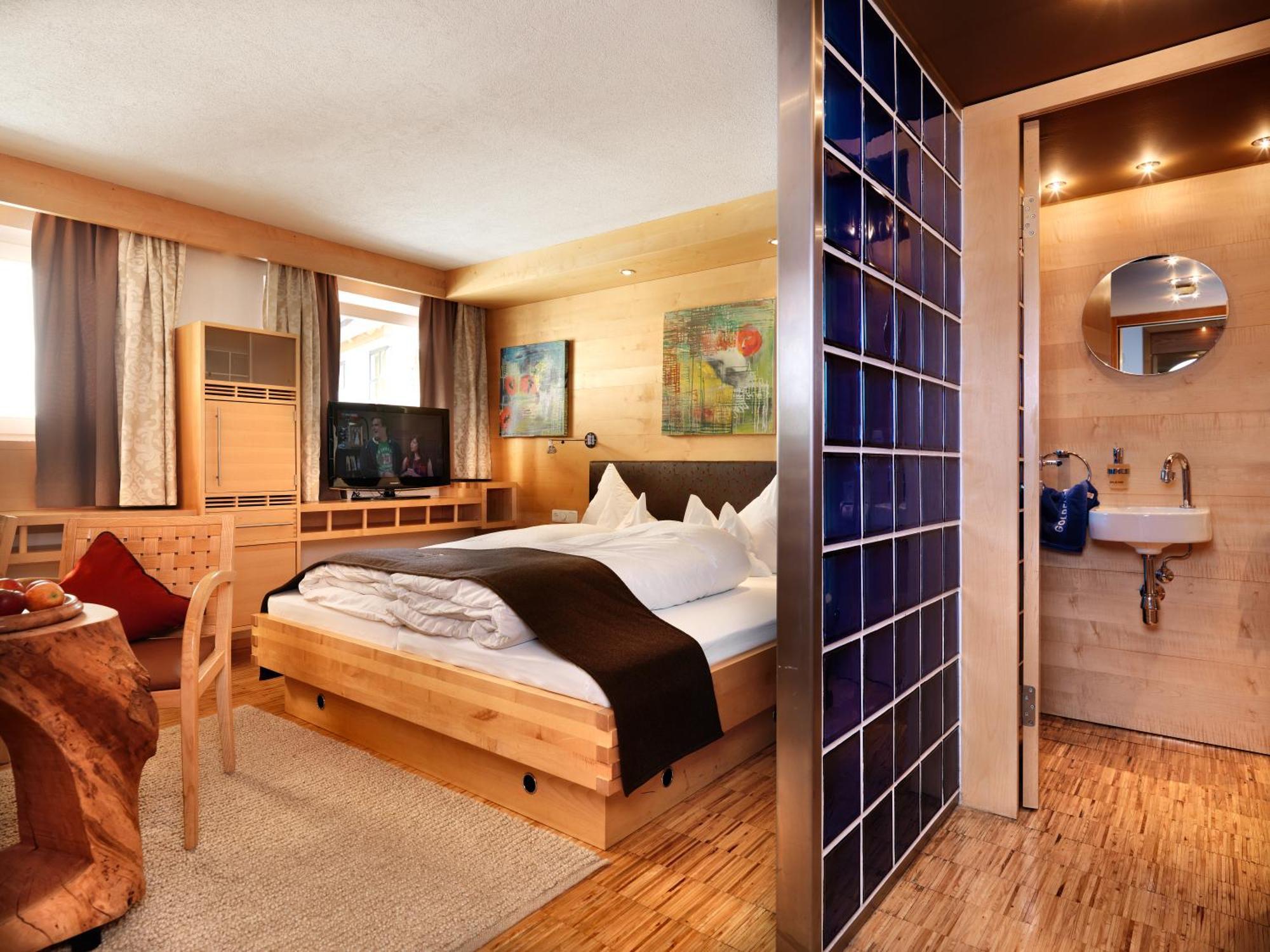 Hotel Goldener Adler - Im Sommer Silvretta Card Premium Inkludiert Ischgl Exteriör bild