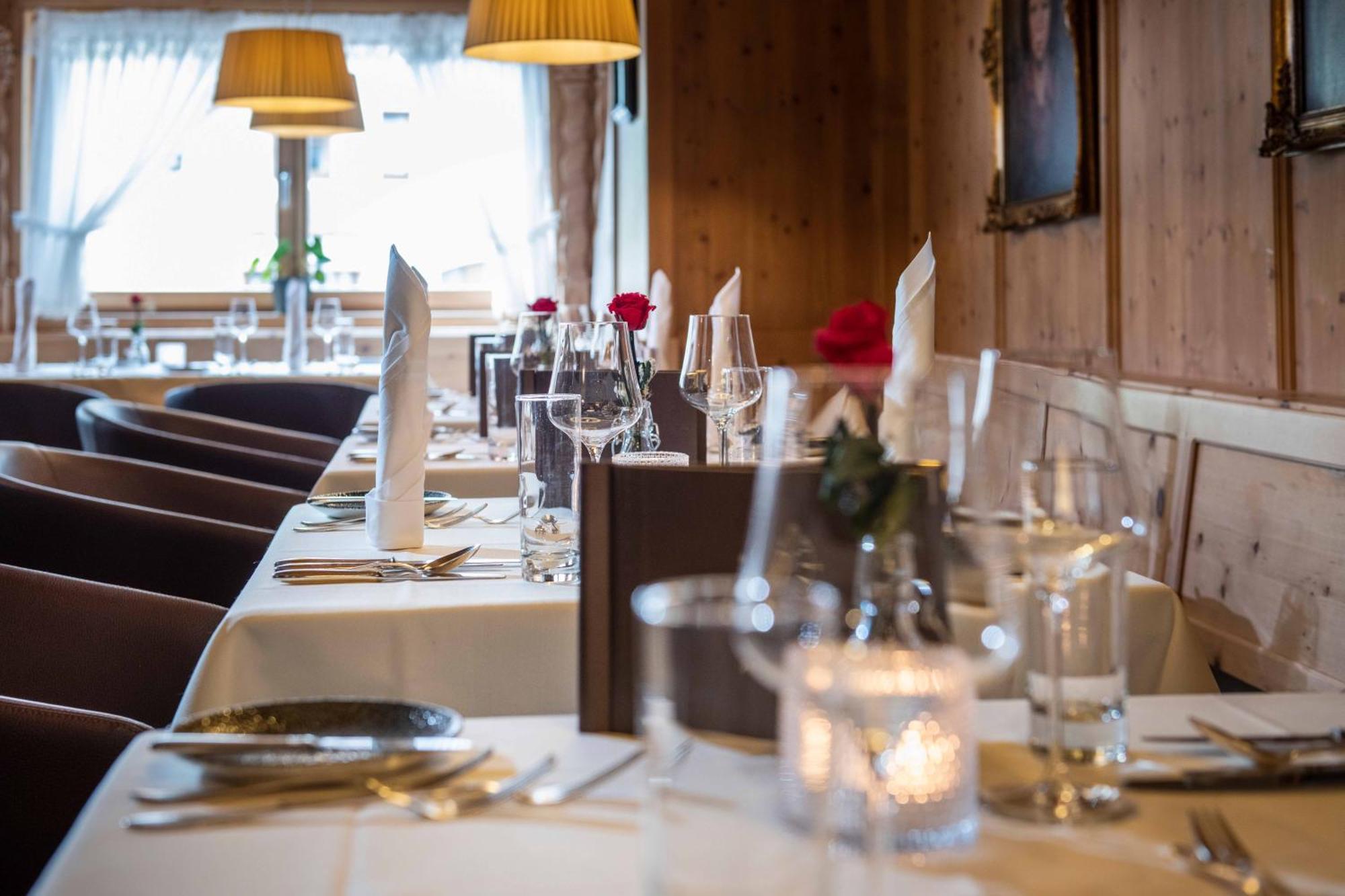 Hotel Goldener Adler - Im Sommer Silvretta Card Premium Inkludiert Ischgl Exteriör bild