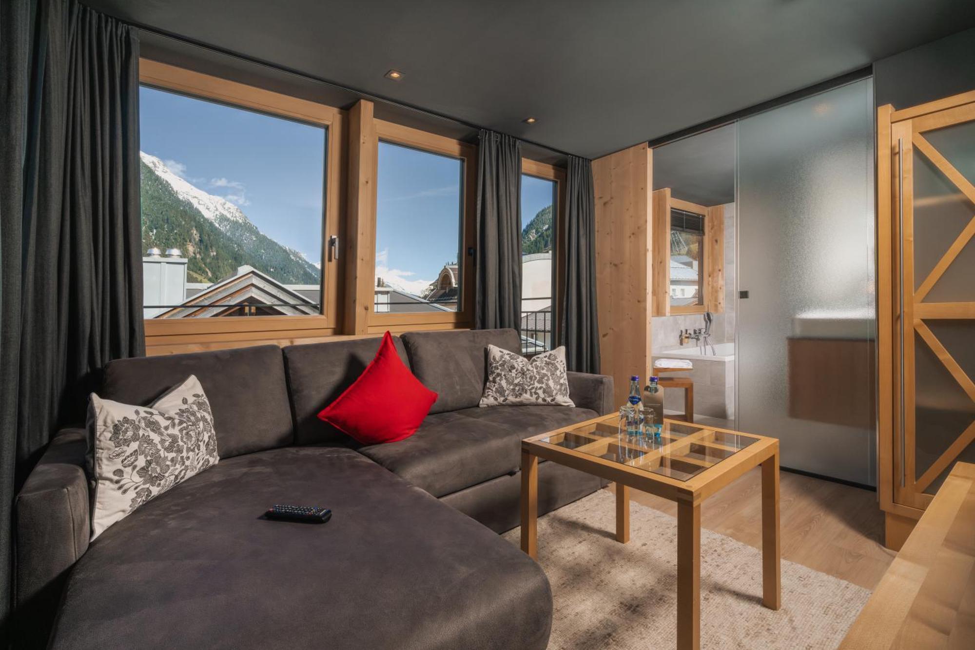 Hotel Goldener Adler - Im Sommer Silvretta Card Premium Inkludiert Ischgl Exteriör bild