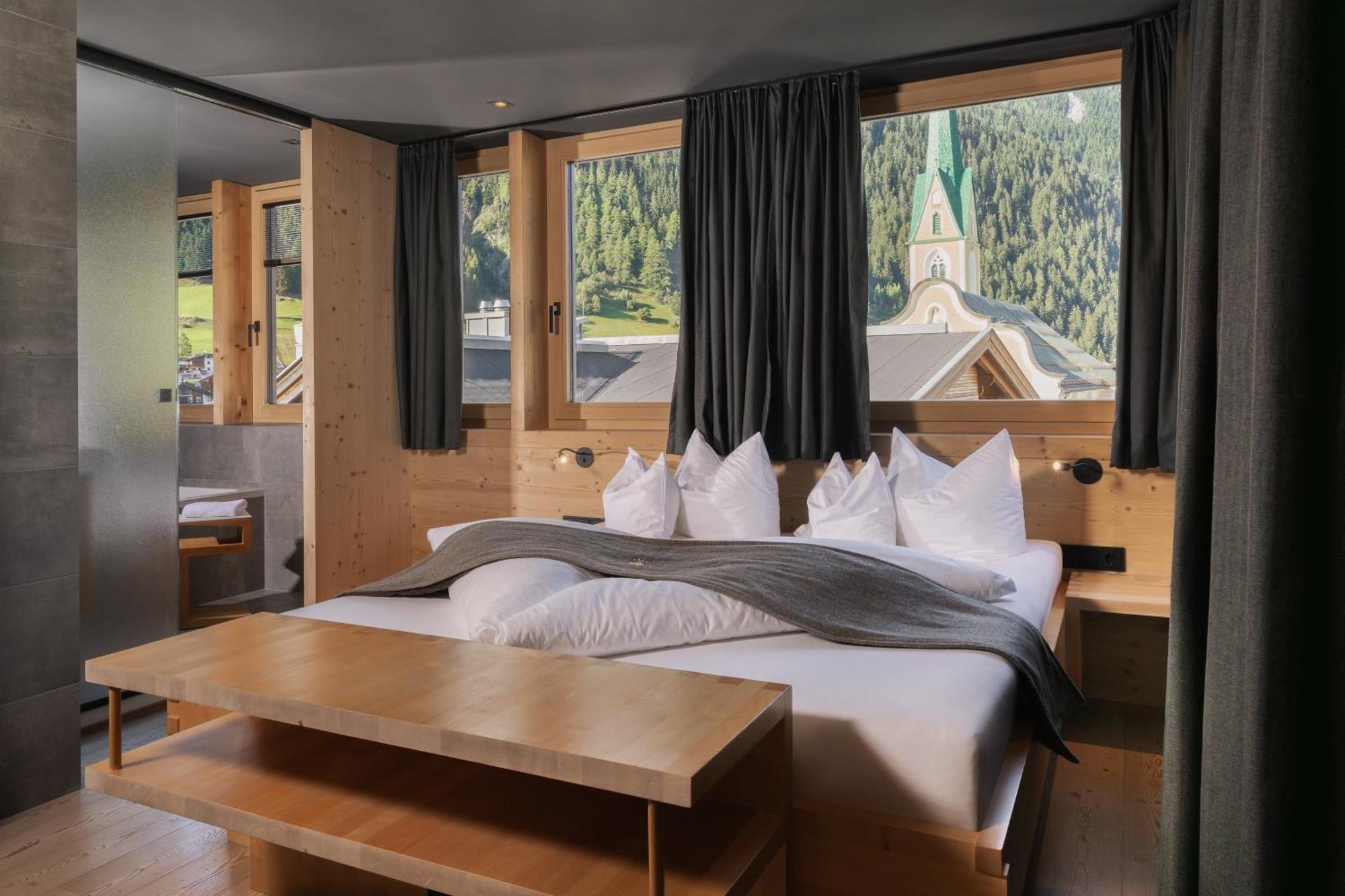 Hotel Goldener Adler - Im Sommer Silvretta Card Premium Inkludiert Ischgl Exteriör bild
